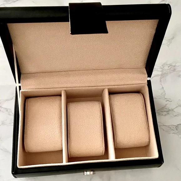 Black Leather Watch or Bracelet Valet - Picture 8 of 9